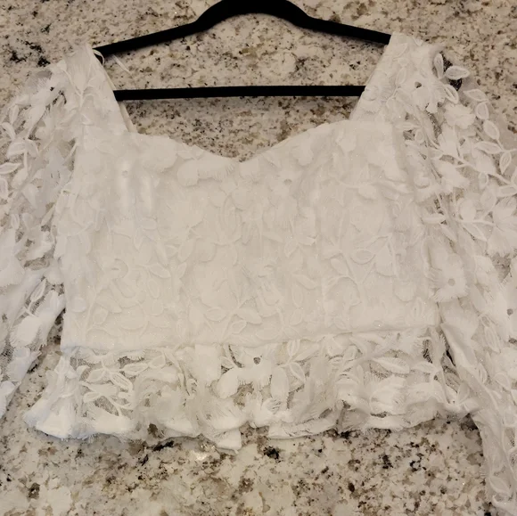 NWOT Guess Snowie Textured Top - Picture 3 of 6